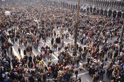 Foule à Venise Italie - années 70